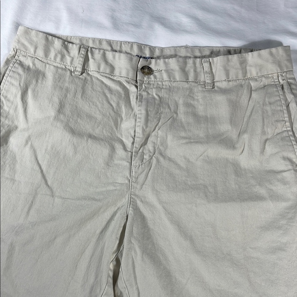 Old Navy mens stone khaki basic Slim flat front 8" inseam chino shorts - size 40
